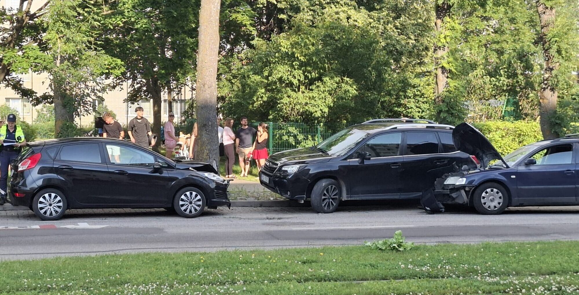 Ceļu satiksmes negadījumi, kuru iemesls ir distances vai intervāla neievērošana, mūspusē birst kā no pārpilnības raga
