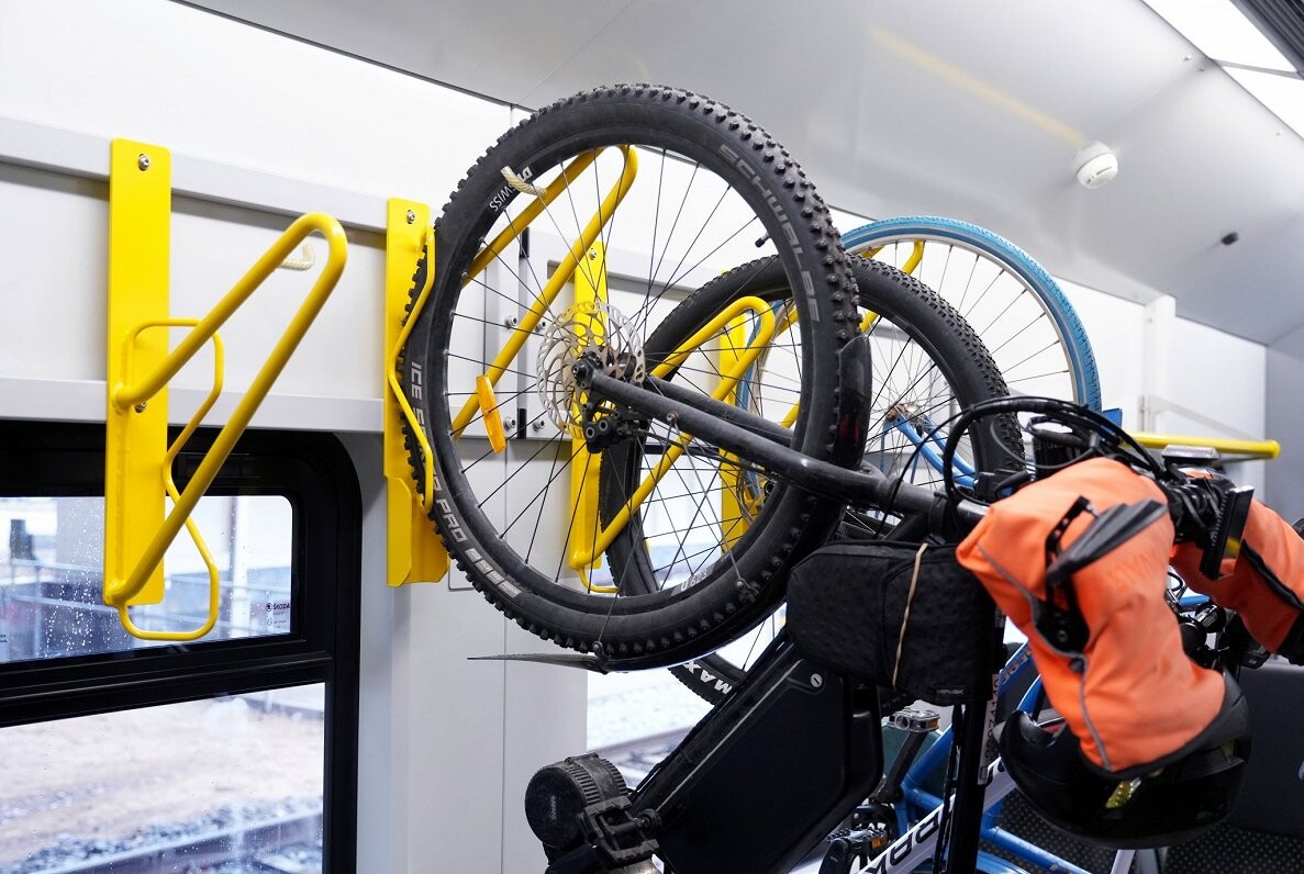 KNAB nekonstatē nelikumības iepirkumā par velosipēdu stiprinājumu ierīkošanu elektrovilcienos