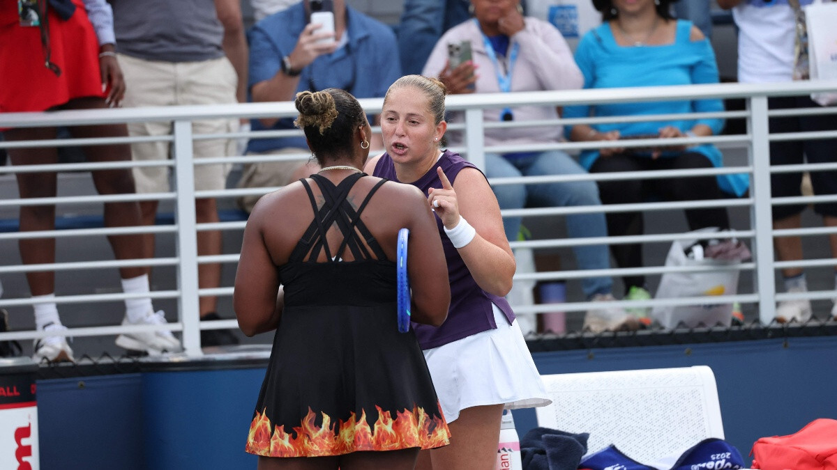 Video: Ostapenko piedzīvo zaudējumu ASV atklātā čempionāta otrajā kārtā un vaino Taunzendu tenisa noteikumu neievērošanā