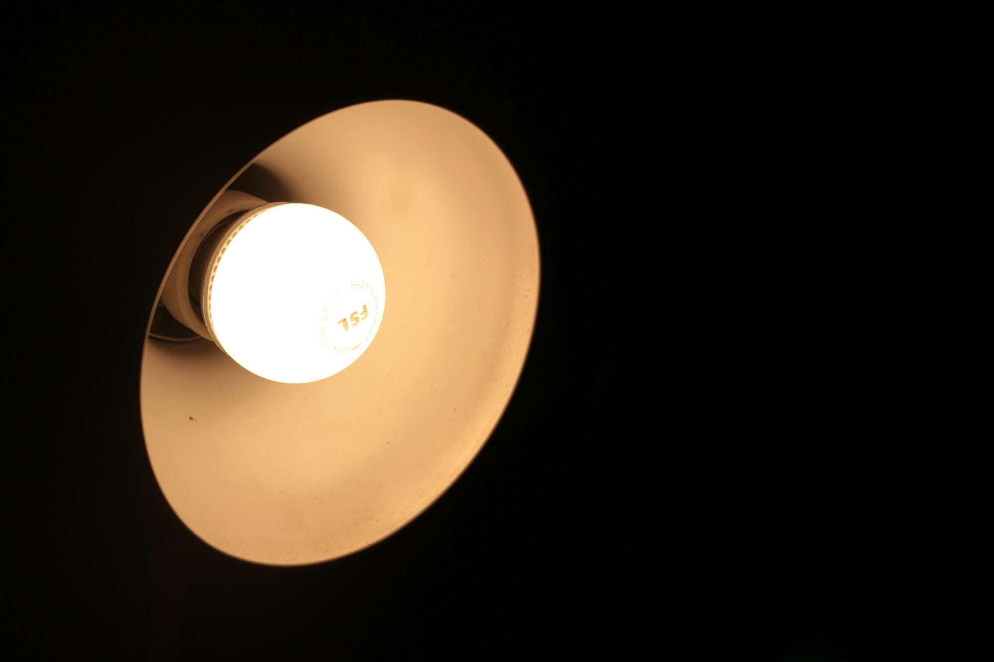Berlīnē 25 000 mājsaimniecību joprojām bez elektrības