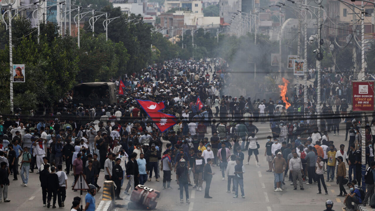 Nepālā pēc protestiem atjaunota sociālo mediju darbība
