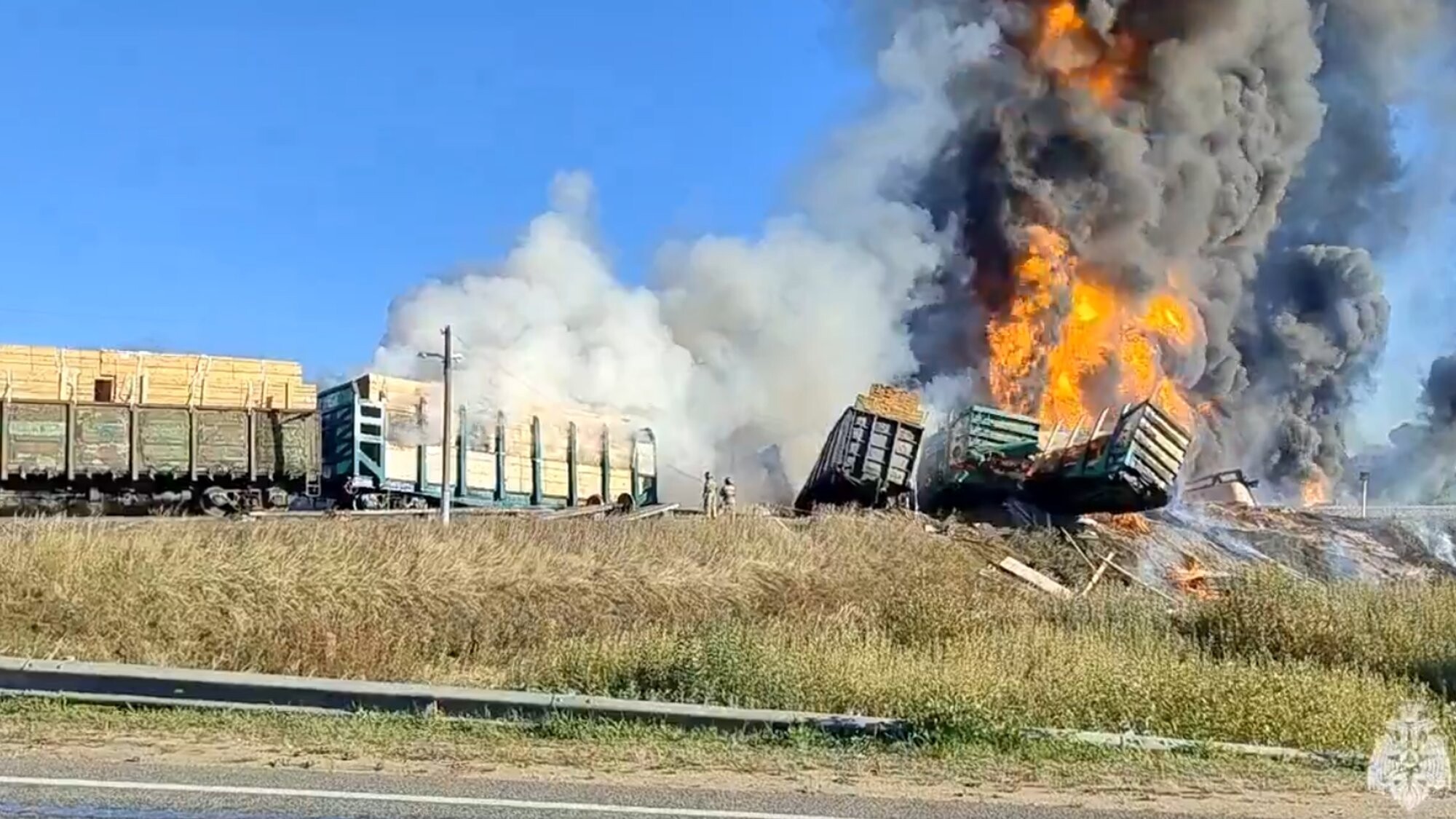 Video: Krievijā no sliedēm noskrējušas 18 dzelzceļa cisternas ar benzīnu