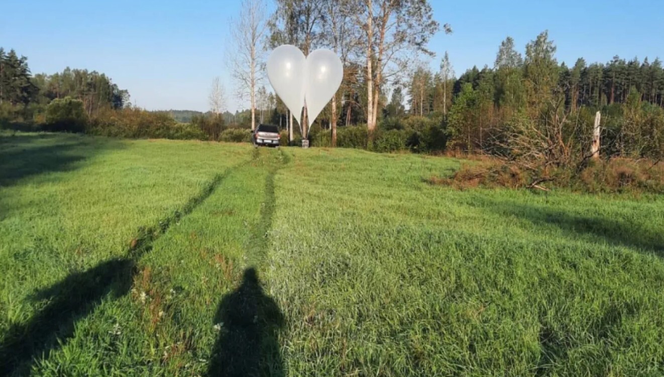 Robežsargi Baltkrievijas pierobežā atrod meteoroloģiskos balonus ar kontrabandas cigaretēm