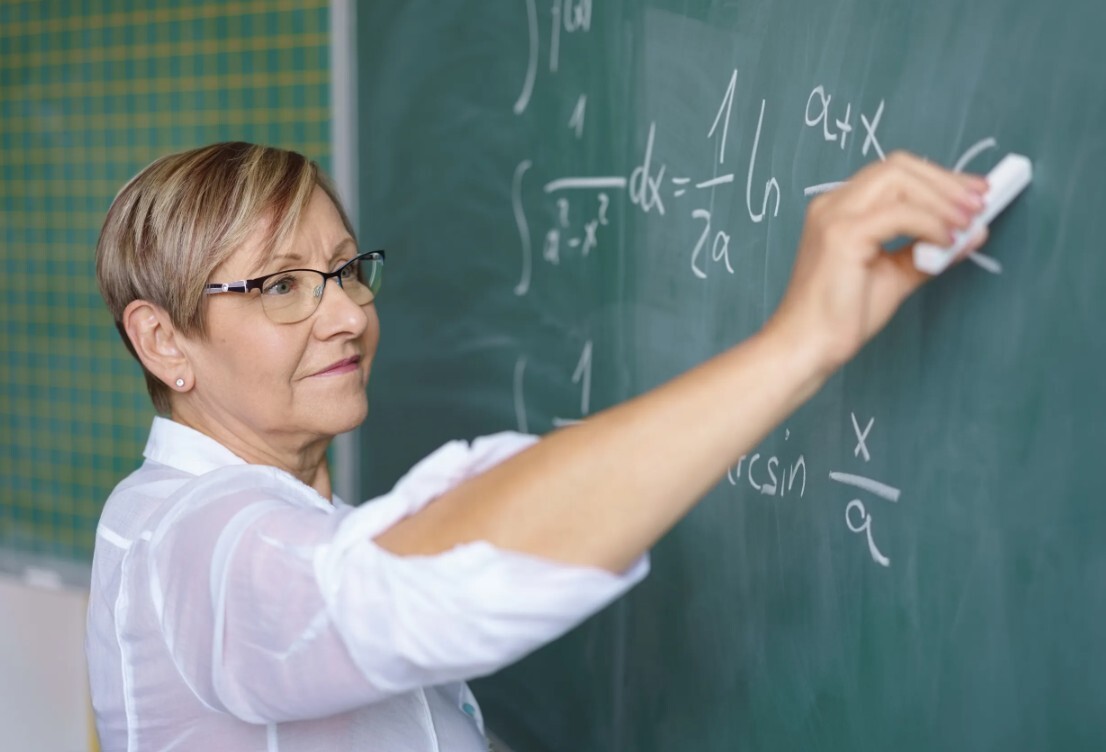 Saeima tālāk vērtēs aicinājumu pedagogiem ļaut agrāk doties pensijā