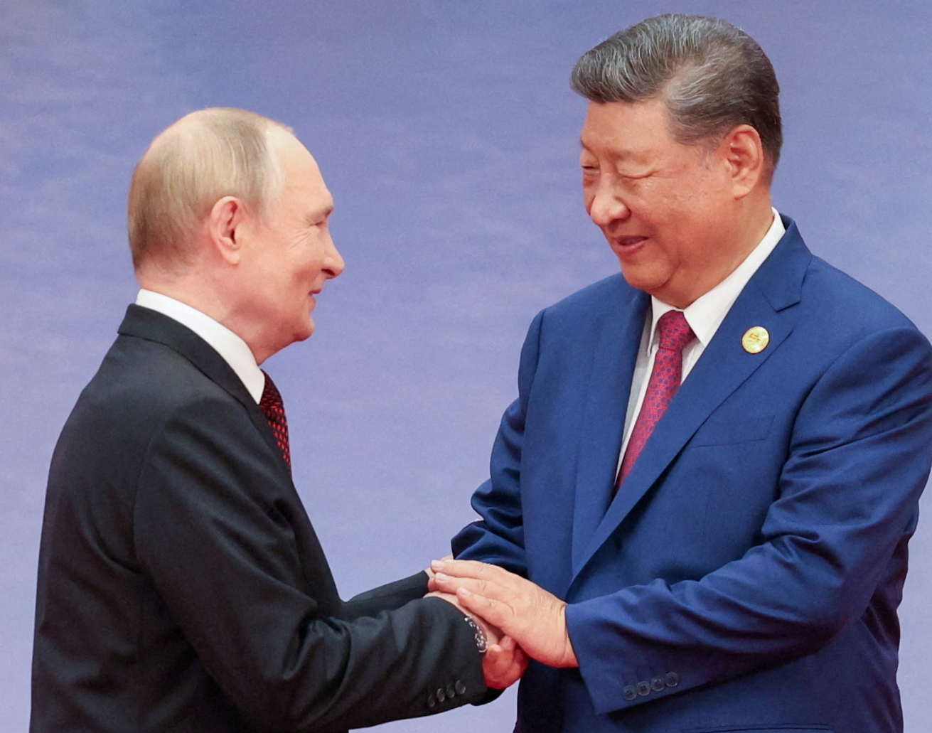 Sji un Putins reģionālajā samitā kritizē Rietumus