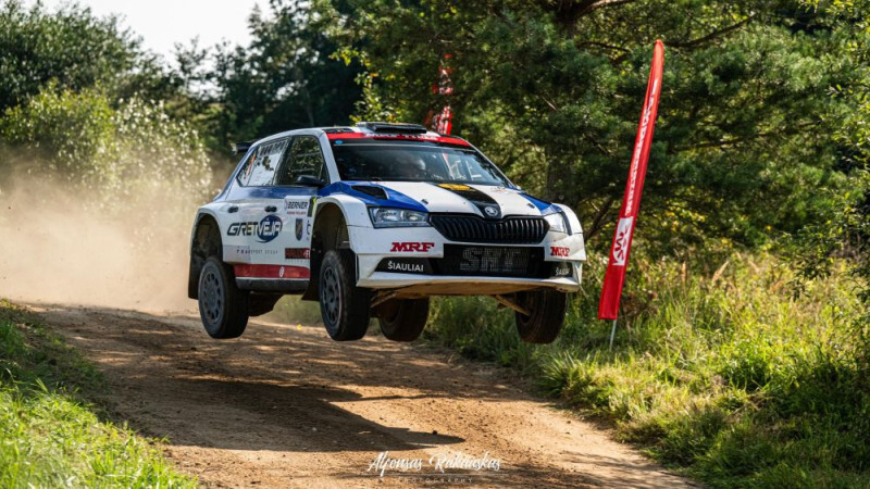 Video: Cēsu rallijā triumfē igaunis Volvers; Seska ekipāža avarē