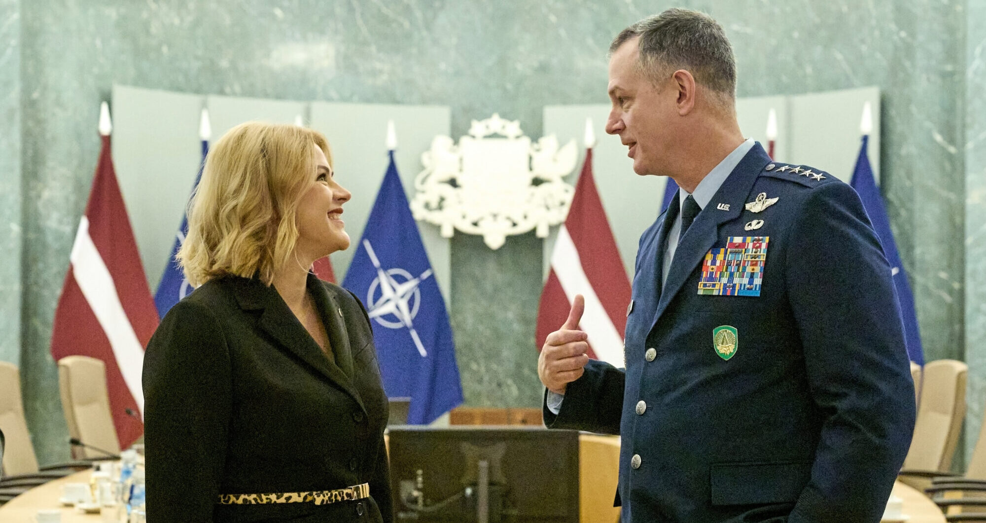 Nedēļas politikas apskats: Diplomātiskie līkloči “šahedu” ēnā