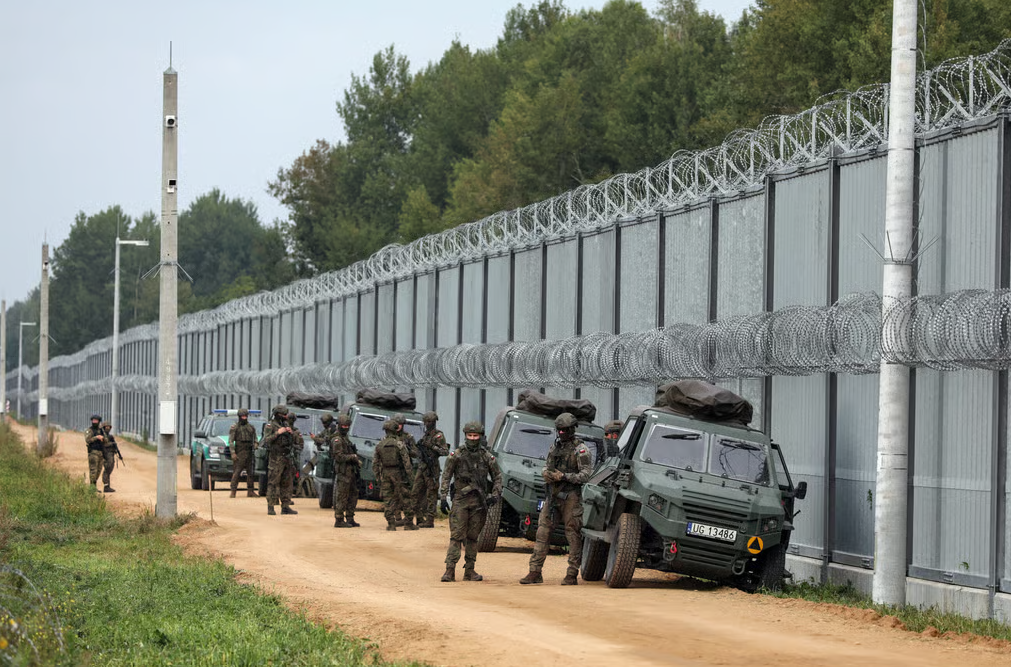 Polija militāro manevru “Zapad” dēļ slēgs robežu ar Baltkrieviju