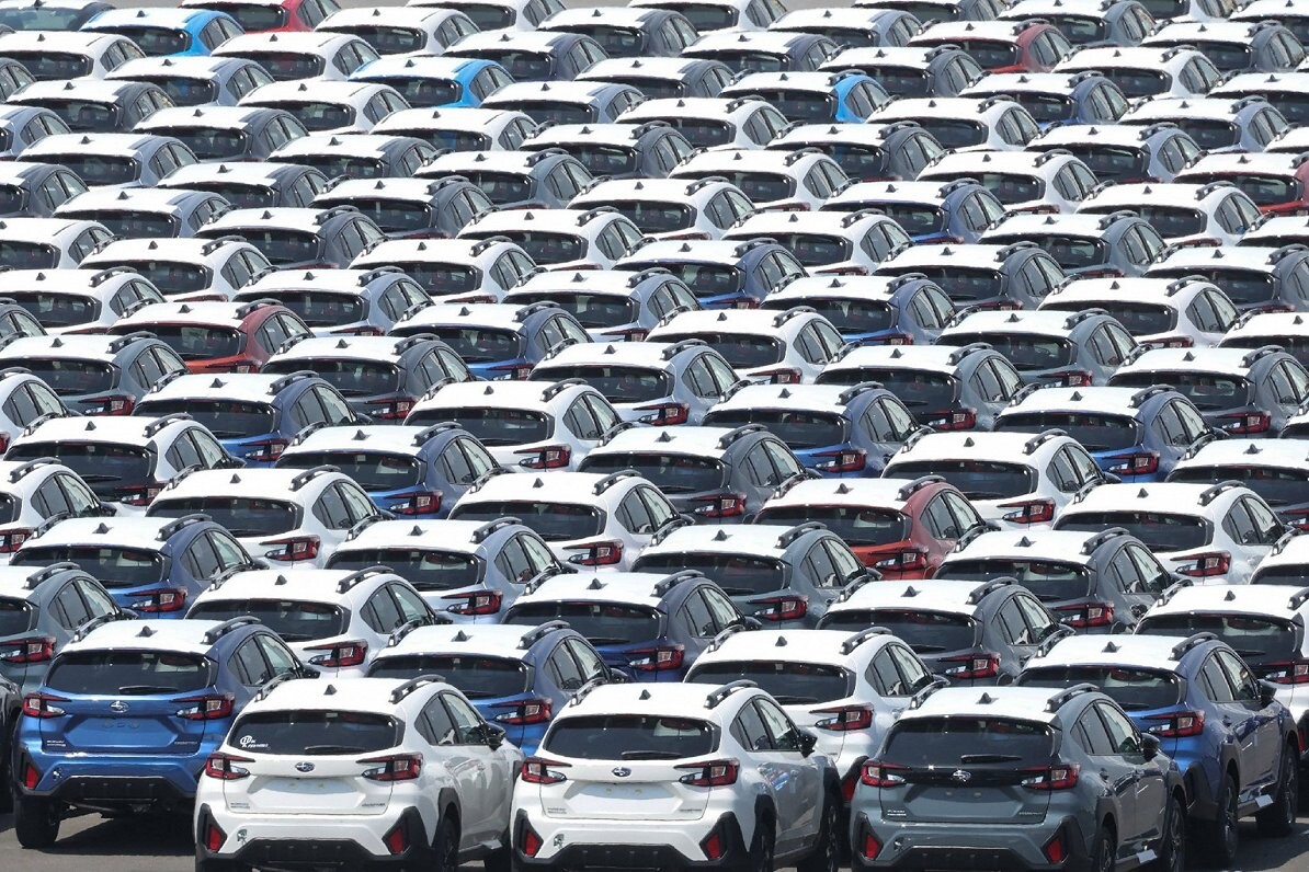 Tramps paraksta rīkojumu tarifa samazināšanai Japānas automobiļu importam līdz 15%