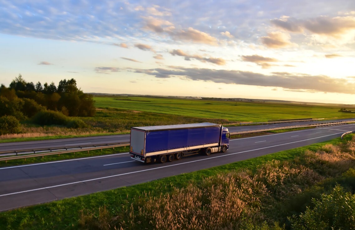 Nākamgad plāno palielināt lielāko daļu autoceļu lietošanas nodevu kravas transportlīdzekļiem