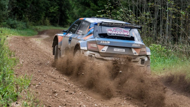 Sesks/Francis dominē Cēsu rallija piektdienas ātrumposmos