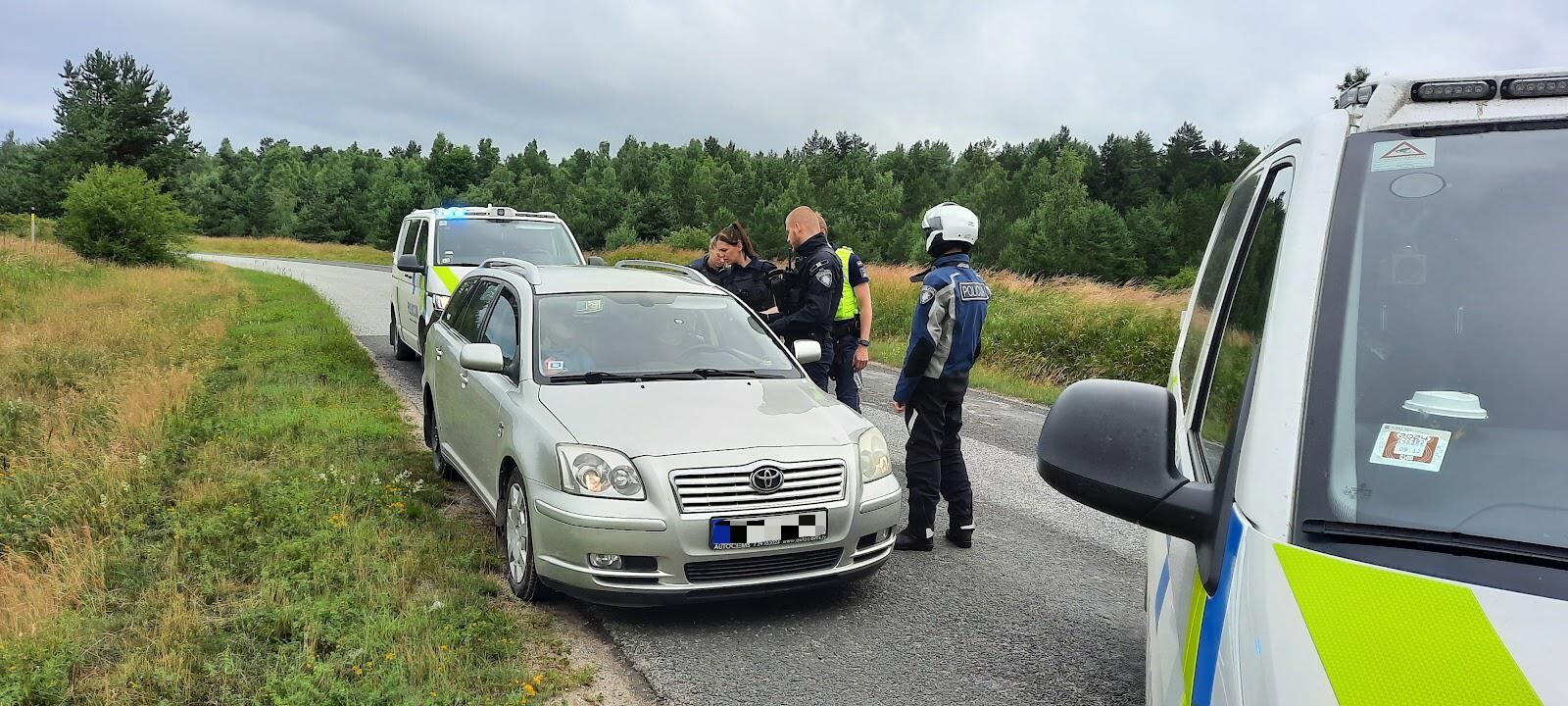 Dzērājšoferis ar četrām promilēm grasījās braukt no Vaiņodes uz Ventspili – policija šokā