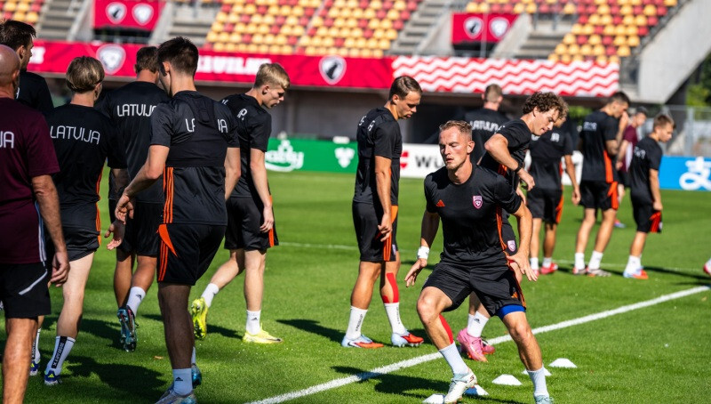 Latvijas futbolisti Pasaules kausa kvalifikācijas turnīra spēlē Rīgā tiksies ar Serbiju