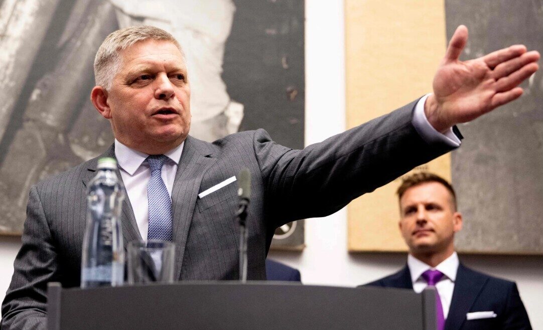 Slovākijas premjers Fico plāno šonedēļ tikties ar Putinu un Zelenski