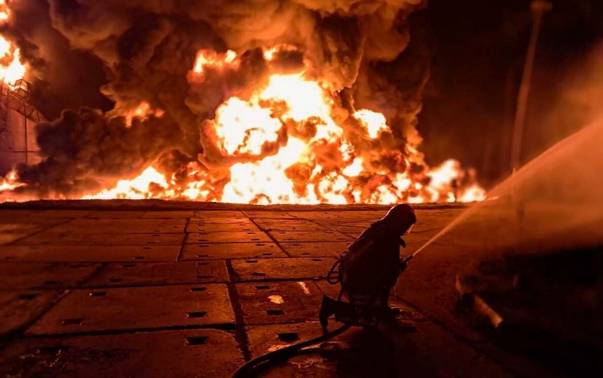 Dņipro pēc dronu trieciena izraisījies liels ugunsgrēks