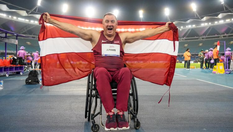 Apinis triumfē pasaules čempionātā paravieglatlētikā diska mešanas sacensībās