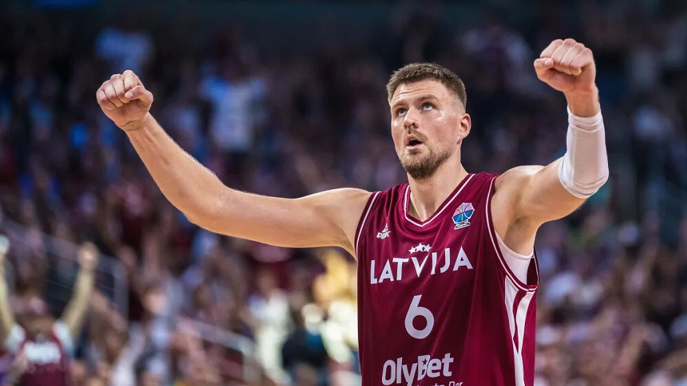 Porziņģis atkārto Latvijas rekordu un iekļūst izcilnieku “Top 5”