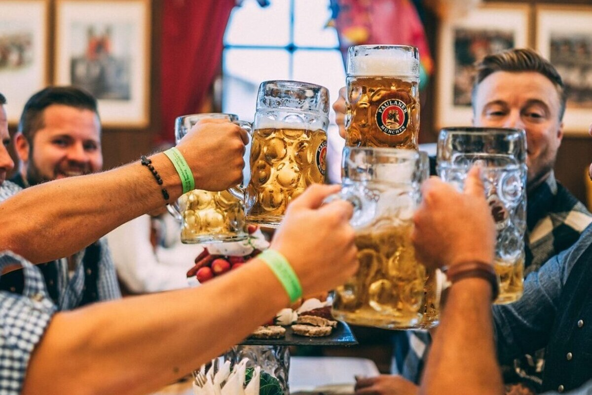 Minhenē sākas alus svētki “Oktoberfest”