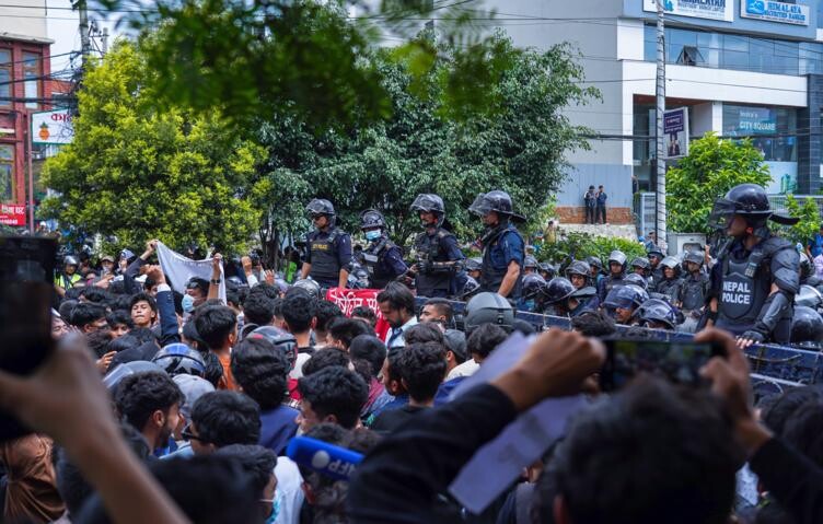 Protestos Katmandu 16 bojāgājušie