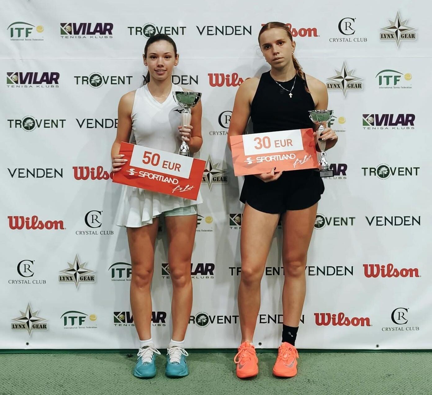 ITF Junioru tūres starptautiskajās sacensībās Elizabetei Martai Hamitovai uzvara un Annai Azarovai fināls