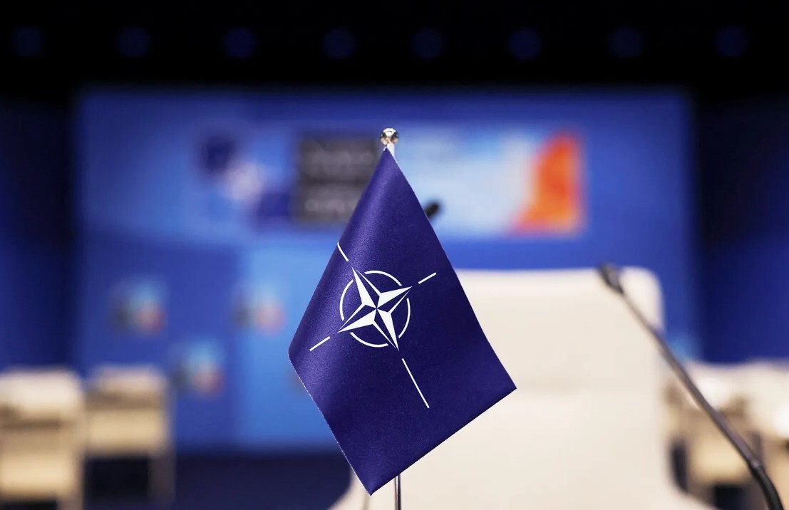 NATO: Bruņojuma piegādes Ukrainai pēc ASV politikas maiņas nav sarukušas