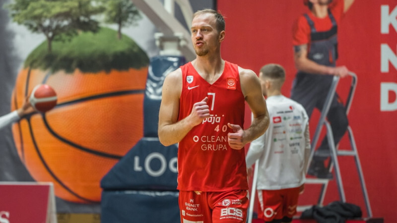 Freimanis spēlētāja kedas nomaina pret trenera tāfelīti Nacionālajā līgā