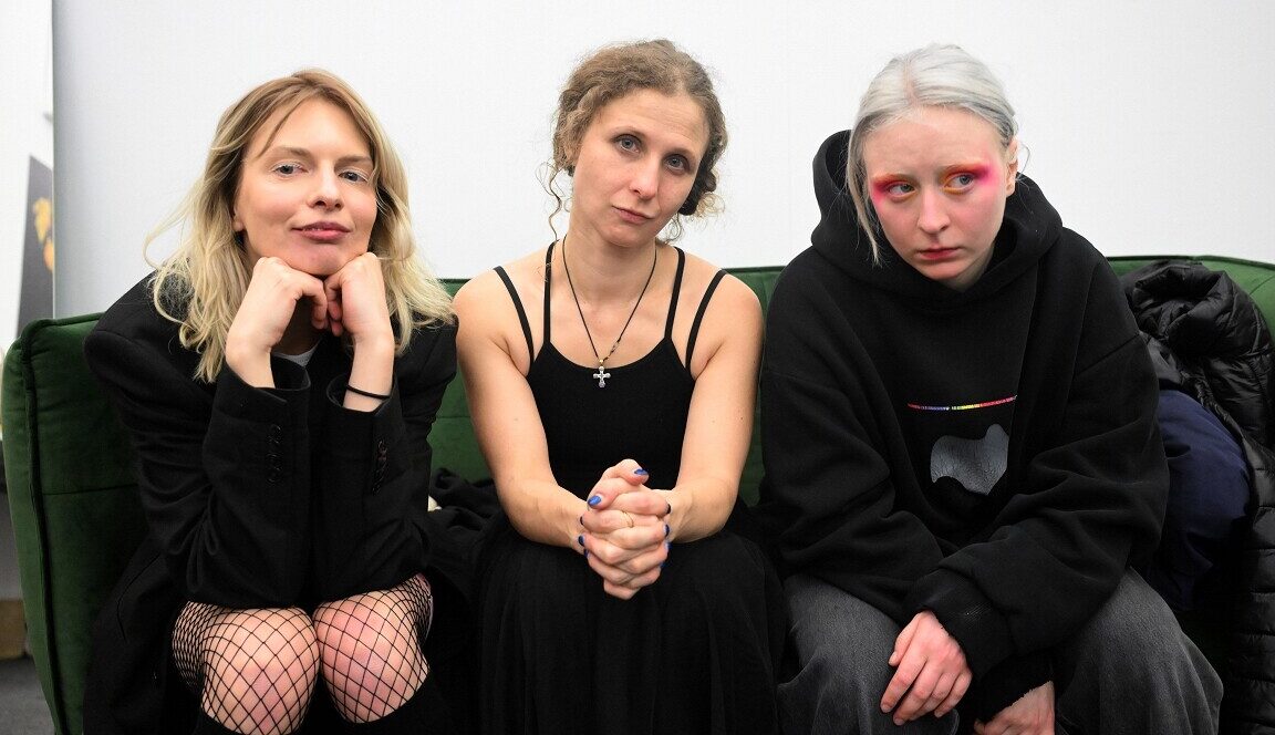 Krievija aizmuguriski notiesā “Pussy Riot” dalībnieces