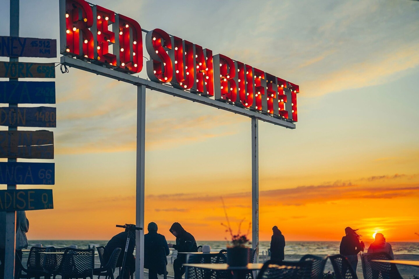“Red Sun Buffet” noslēdz 16. sezonu ar austeru festivālu un Edija Šnipkes koncertu
