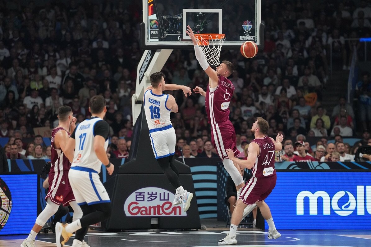 Video: Latvijas basketbolisti EČ grupu turnīru Rīgā beidz ar uzvaru pār Čehiju