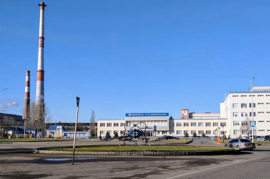 Video: Ukraiņu lidroboti izraisa ugunsgrēku Belorečenskas rūpnīcā