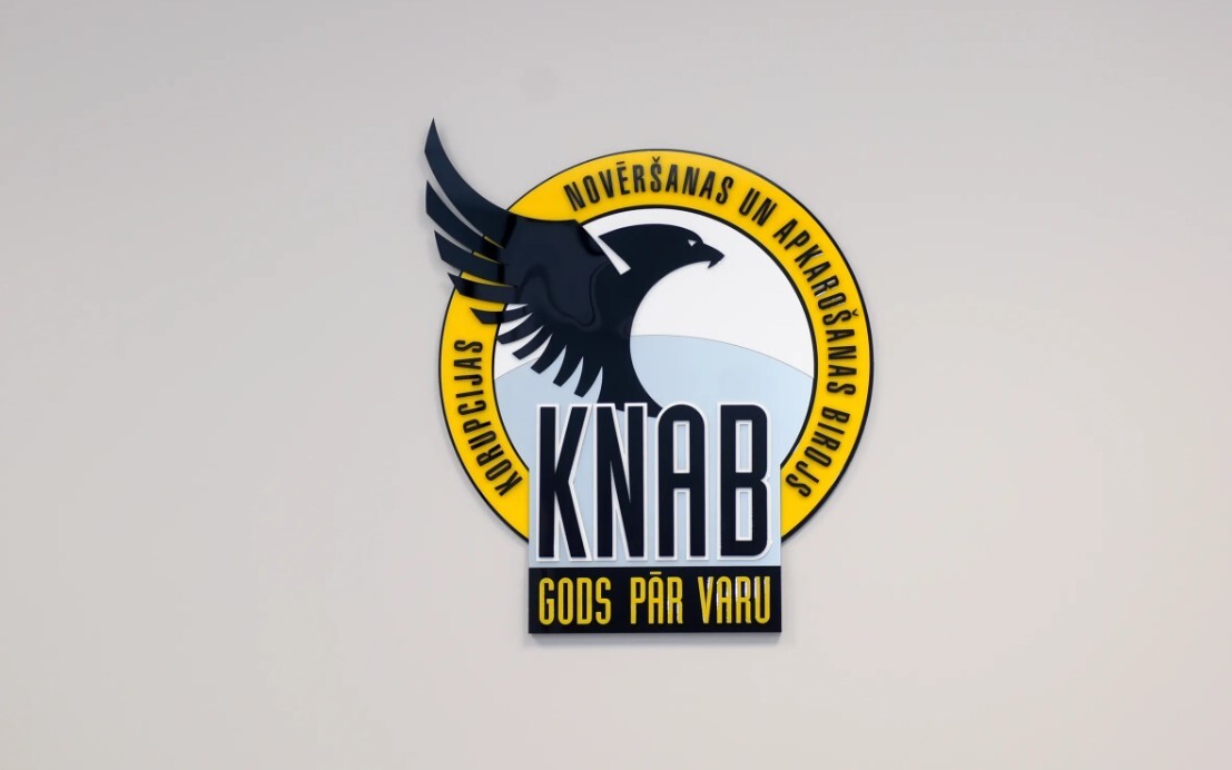 KNAB slimnīcu amatpersonas tur aizdomās par vienošanos ar konkrētiem piegādātājiem par uzvaru iepirkumos