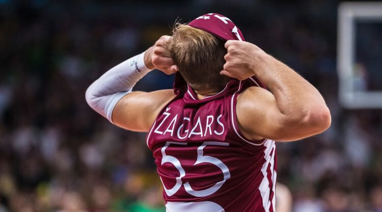 Latvijas vīriešu basketbola izlase pasaules rangā atkāpjas uz 11. vietu