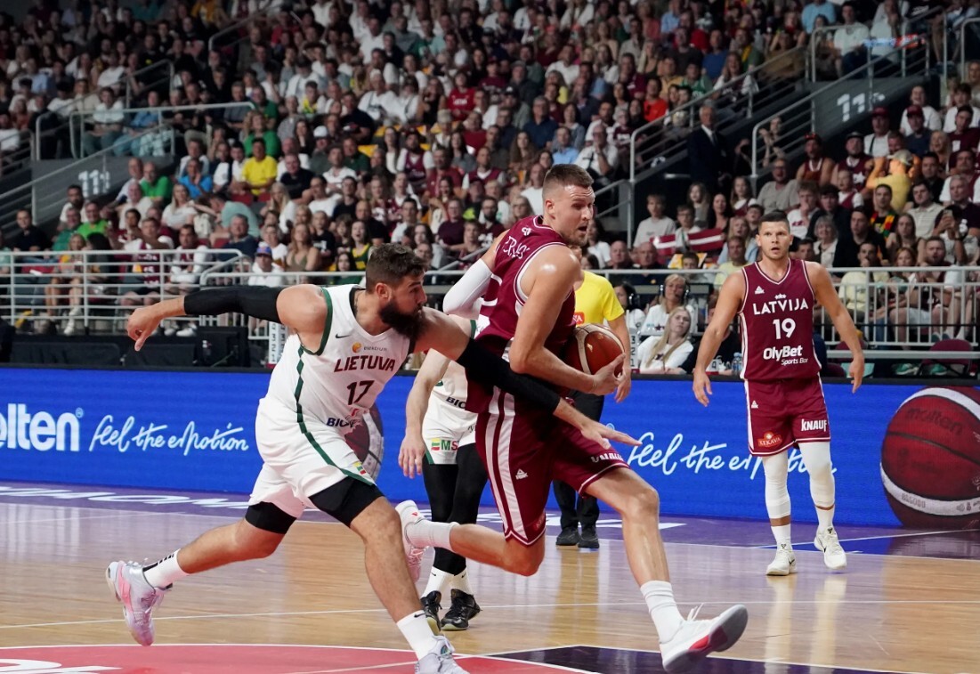Latvijas basketbolisti Eiropas basketbola čempionāta astotdaļfinālā tiksies ar Lietuvu
