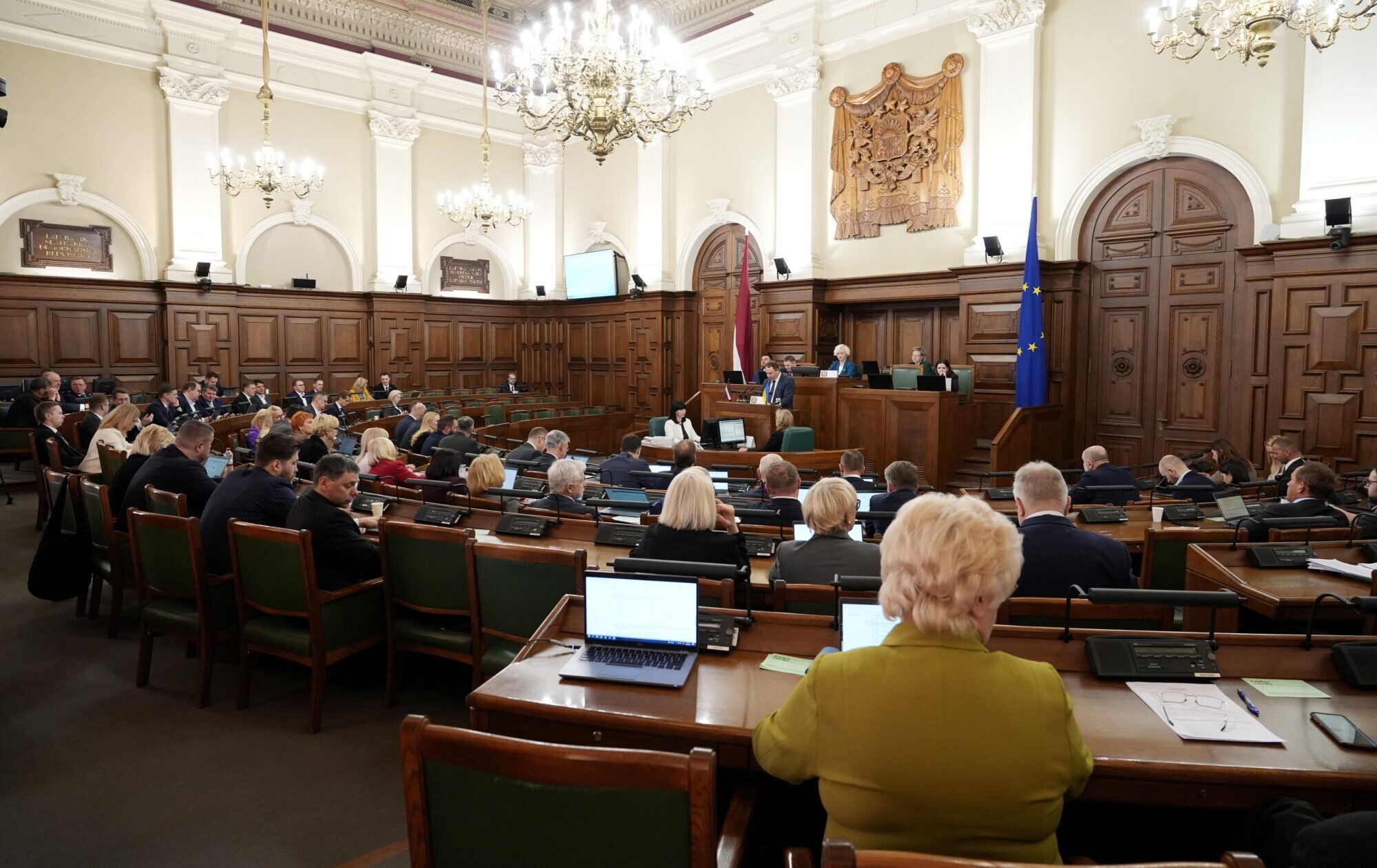 Nespējot nodrošināt kvorumu, Saeima nelemj par ES emisijas kvotu tirdzniecības sistēmu darbību regulējošo direktīvu pārņemšanu