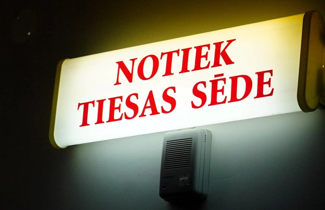 Fotogrāfam Melkovam par sankciju apiešanu piespriež 12 580 eiro naudas sodu