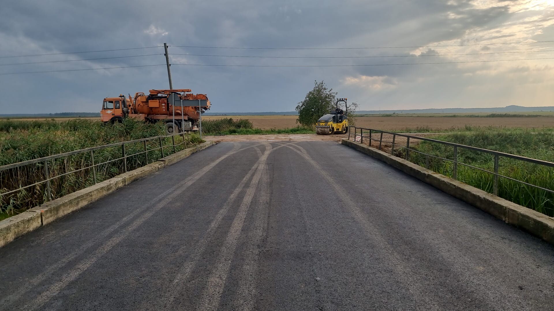 Trīs tilti Nīcas pusē tiek pie jauna seguma