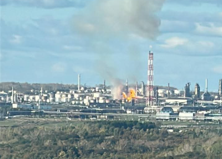 Video: Dronu triecienā cietusi Ufas naftas pārstrādes rūpnīca