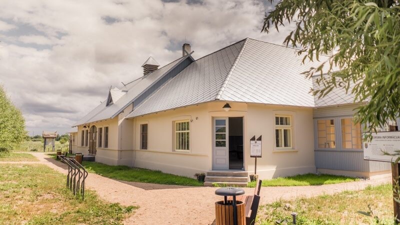 Papē atklāta jauna dabas ekspozīcija par putniem
