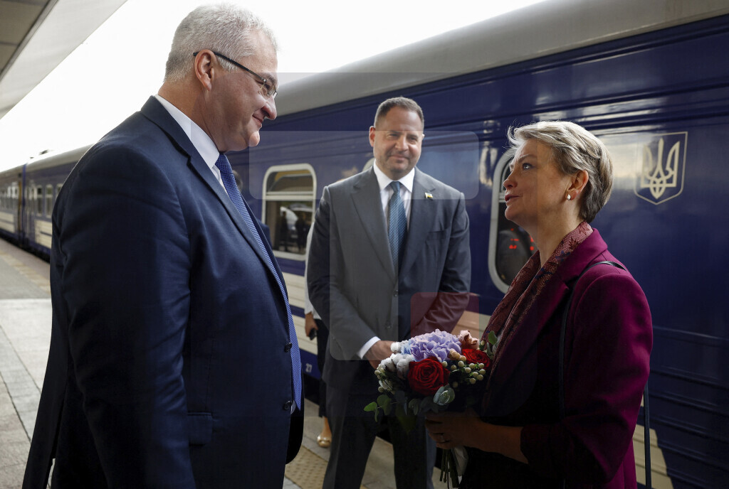 Lielbritānijas ārlietu ministre ieradusies Ukrainā