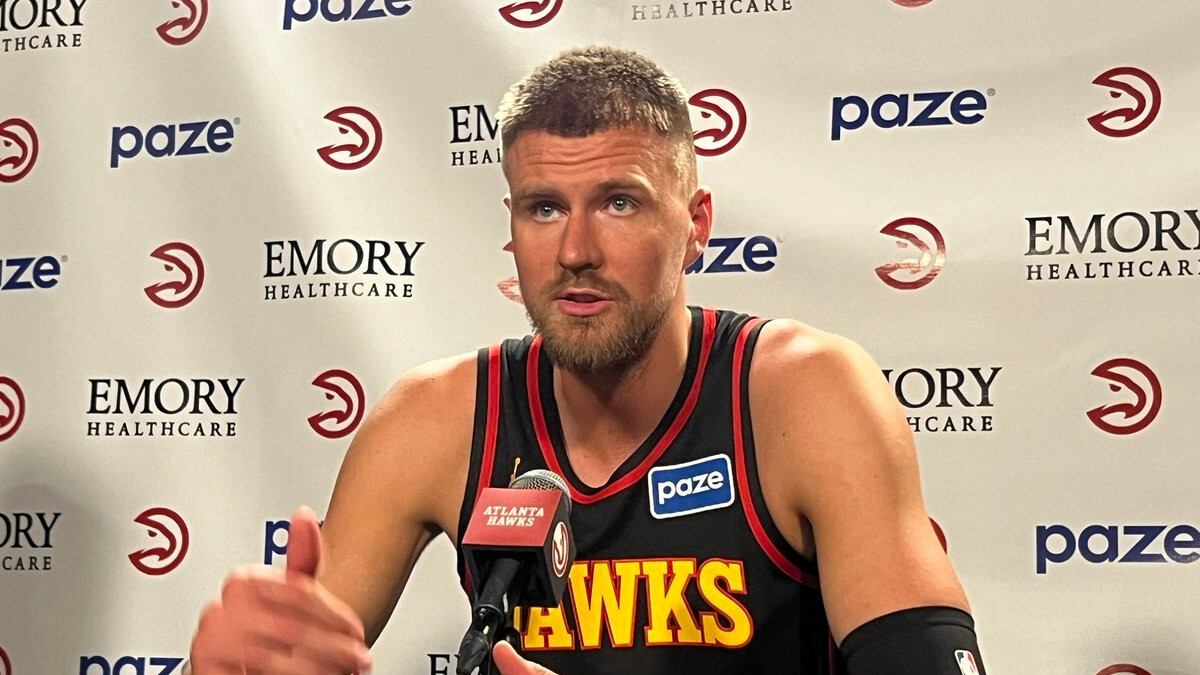 Video: Porziņģis iejūtas Atlantas “Hawks” kreklā