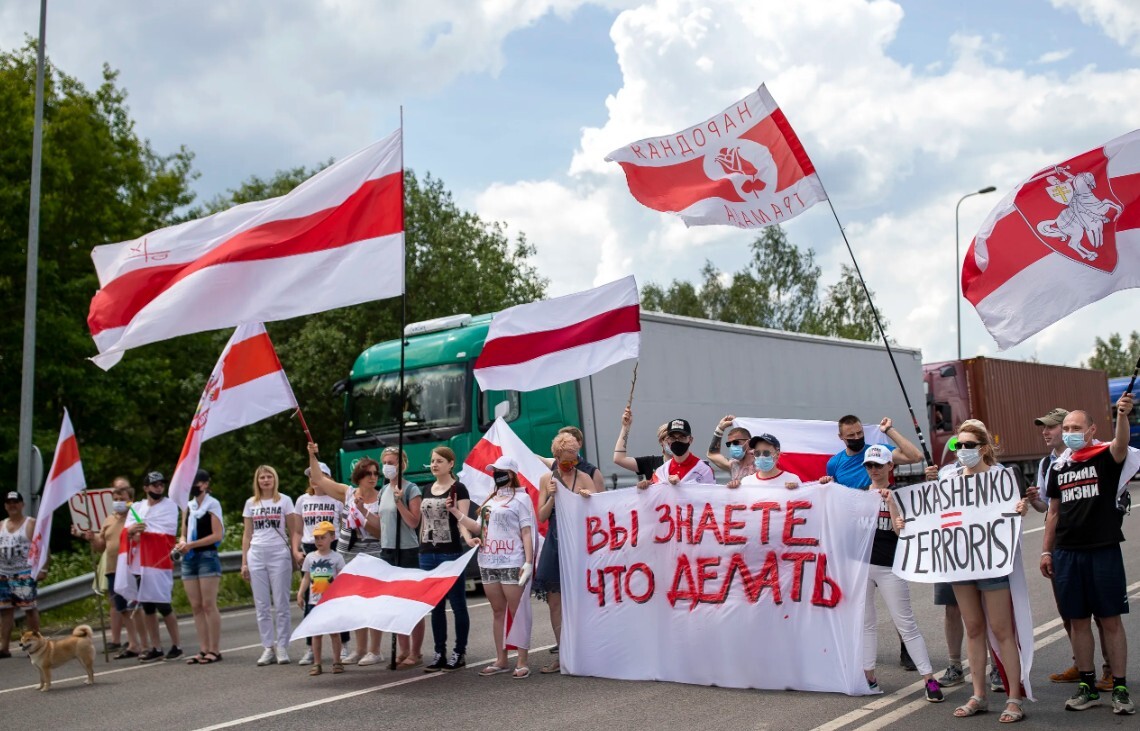 Baltkrievijā apžēloti vēl vairāki politieslodzītie