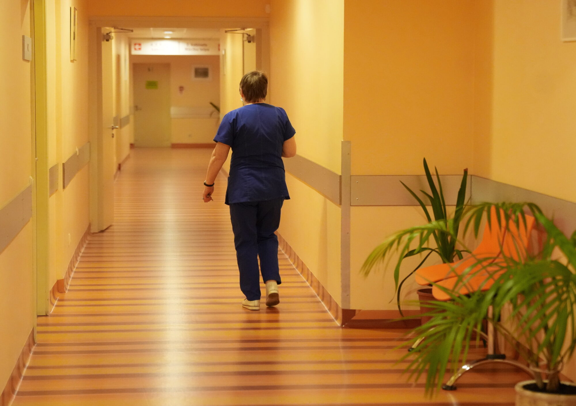 Bērnu slimnīcas aprūpes direktore: Māsu deficīts un pārslogotība apdraud veselības sistēmas ilgtspēju