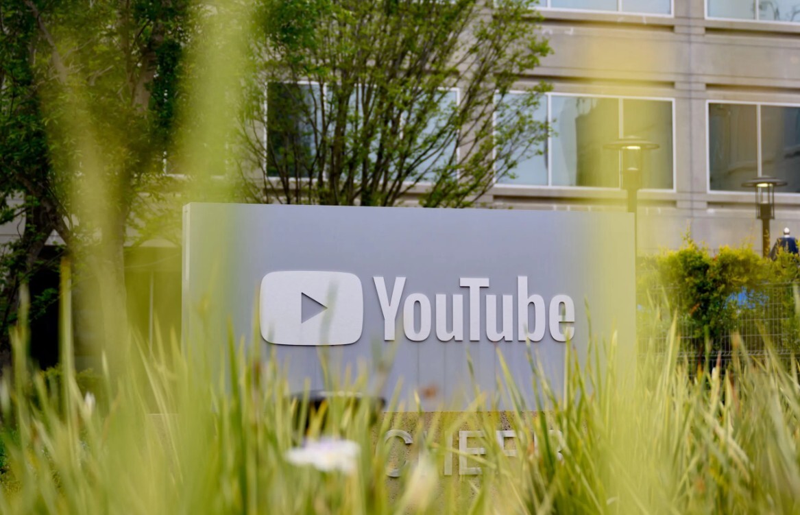 EK pieprasa “YouTube”, “Snapchat” un citām platformām informāciju par riskiem nepilngadīgajiem