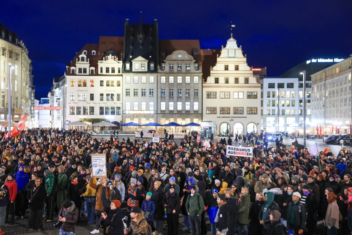 Simtiem cilvēku Leipcigā protestē pret Merca izteikumiem par migrāciju