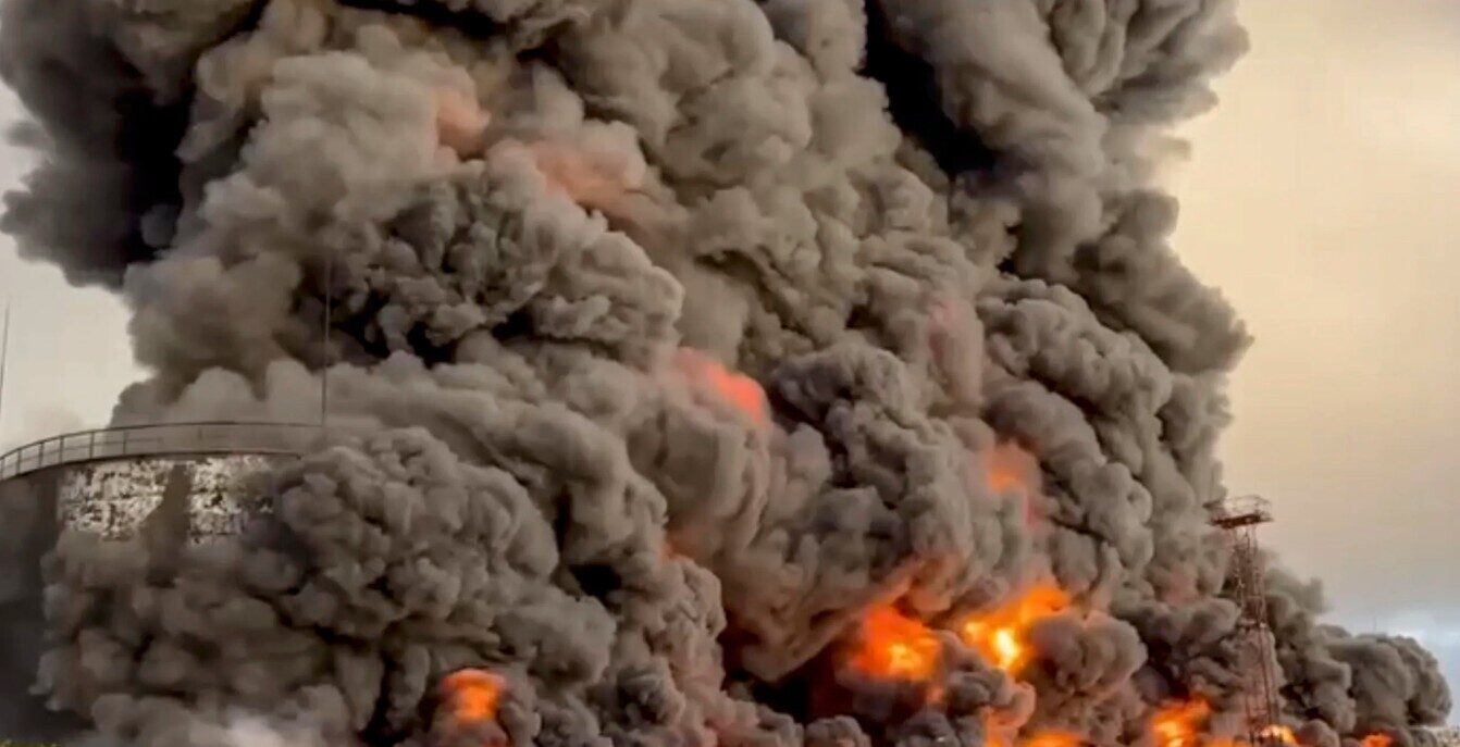 Ukraina devusi triecienus 160 Krievijas naftas industrijas objektiem