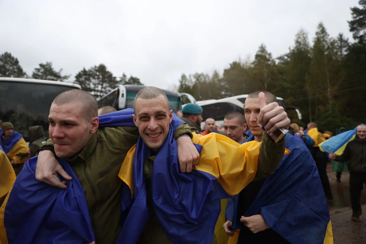 Ukraina no gūsta atguvusi 185 karavīrus un 20 civiliedzīvotājus