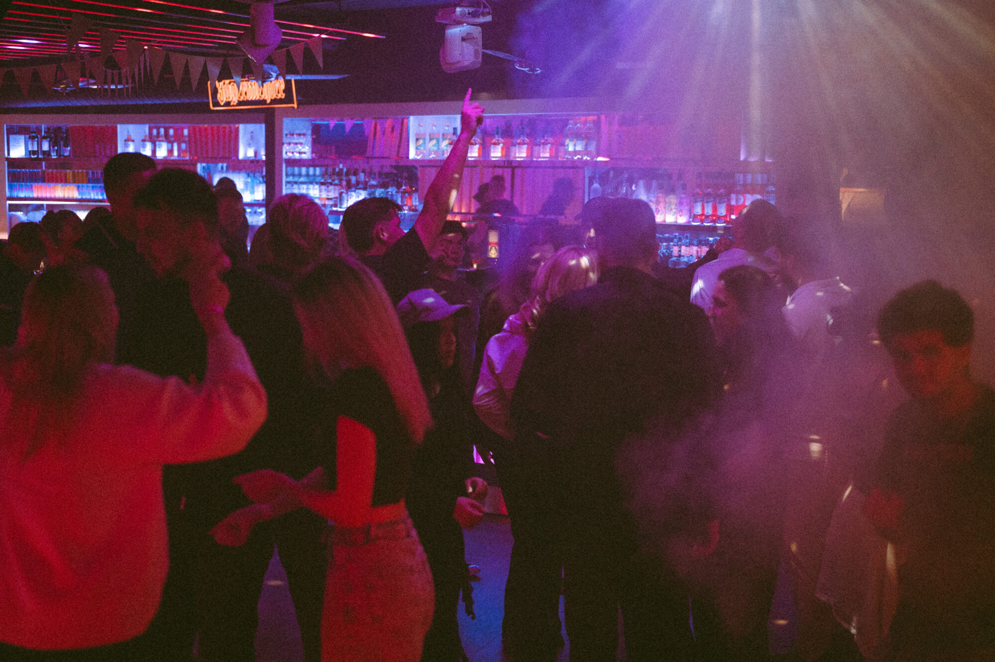 FOTO: Teksasas ballīte naktsklubā “Cukurfabrik’” pulcē stilīgākos