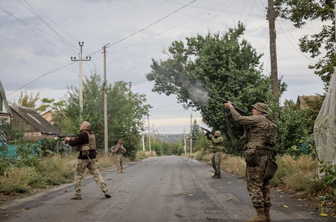 Krievi Ukrainai uzbrukuši ar 300 droniem un 37 raķetēm