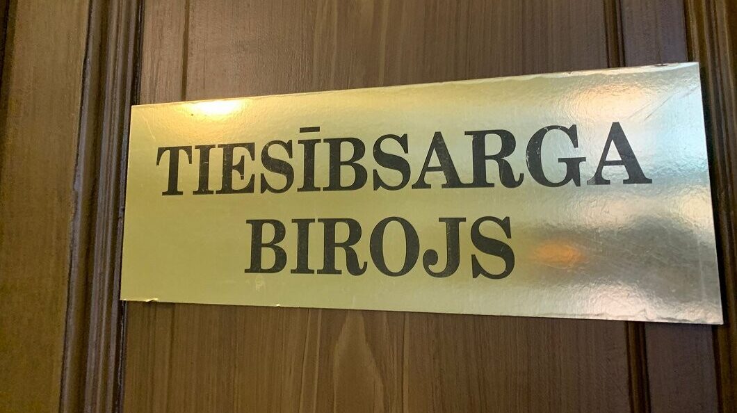 Tiesībsarga birojs norāda uz problēmu nepilngadīgo patvēruma meklētāju bez pavadības tiesību aizsardzībā