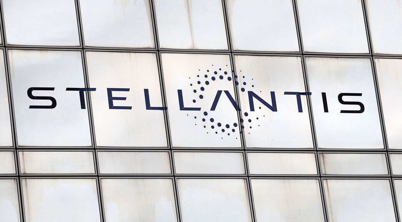 “Stellantis” pasaulē atsauc 700 000 hibrīdauto